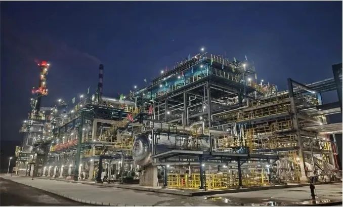 昆仑工程承建的抚顺石化80万吨/年溶剂脱沥青装置当年建成投产